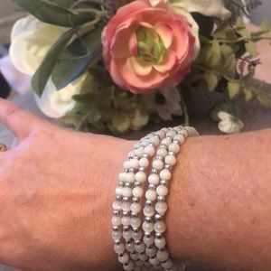 Wrap around pearl braclett
